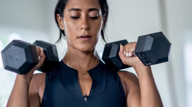 You-only-need-25-minutes-and-a-set-of-dumbbells-to-build-upper-body-muscle