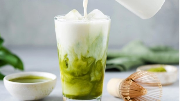 drinking_matcha